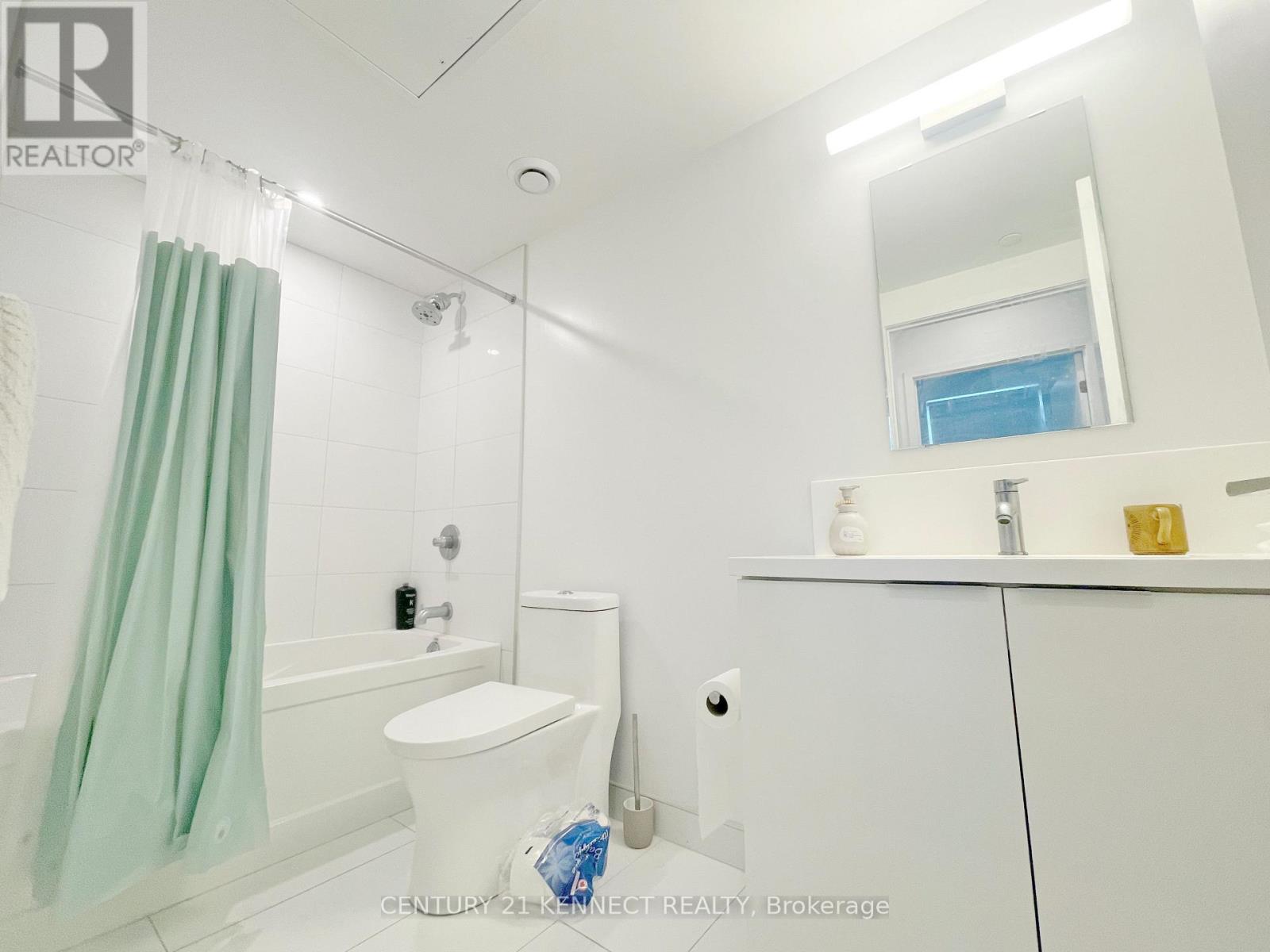 238 Simcoe Street — photo 22