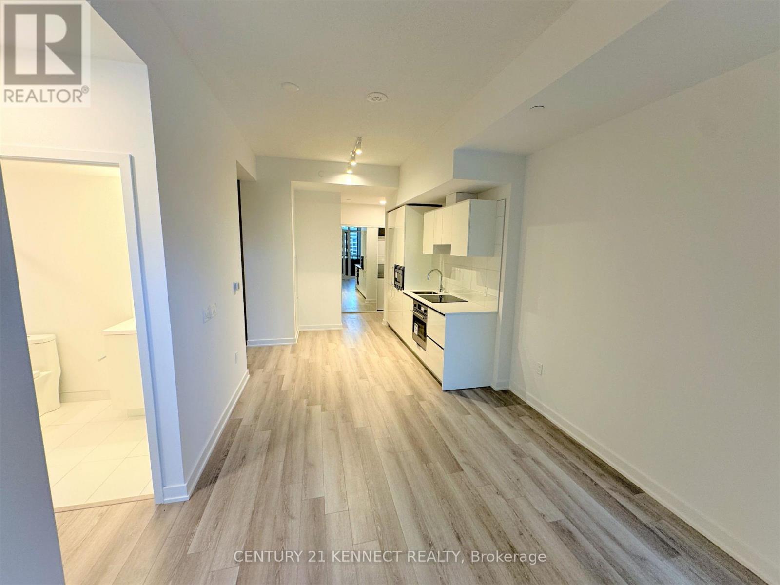 238 Simcoe Street — photo 7