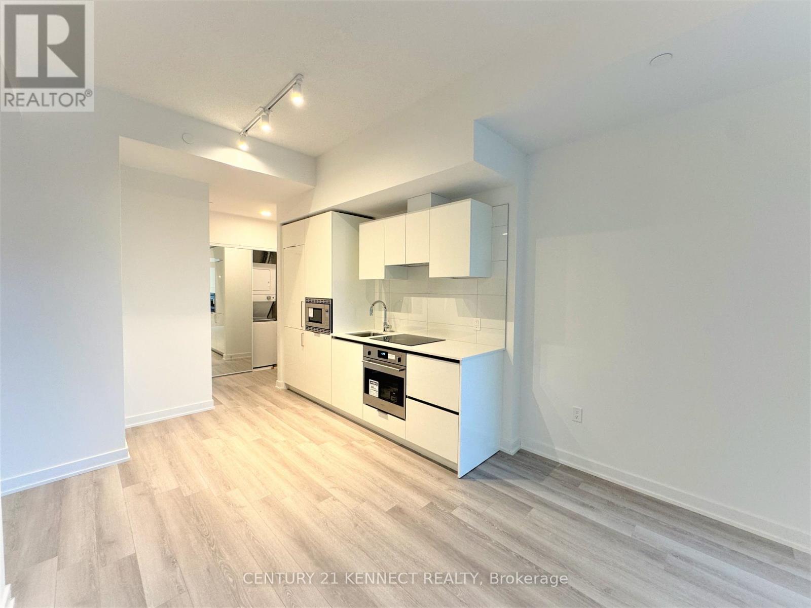 238 Simcoe Street — photo 8