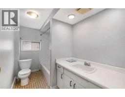 736 University East Unit# 2, Windsor, ON N9A2Z7 Photo 13