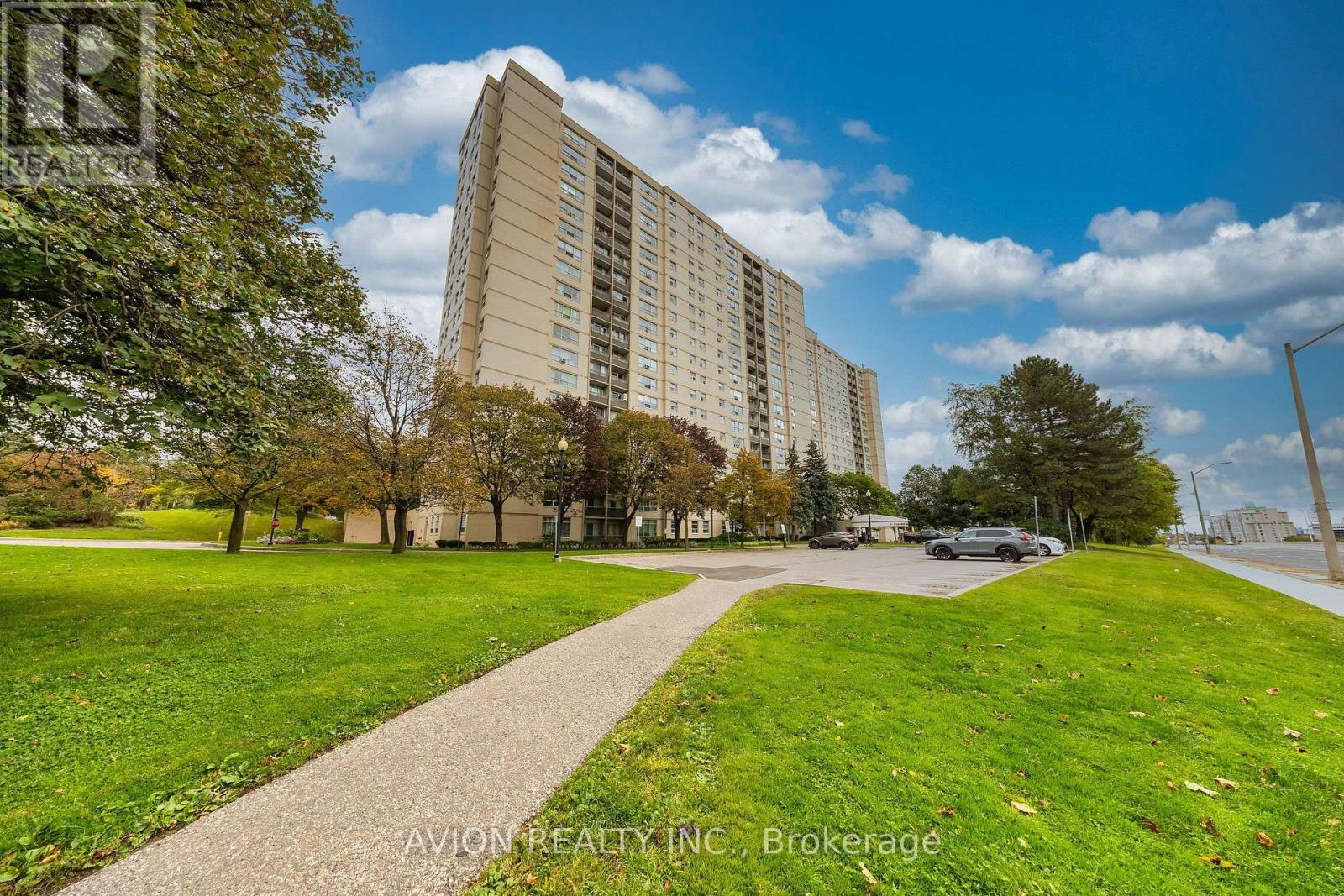 1911- 5 Parkway Forest Drive, Toronto, ON