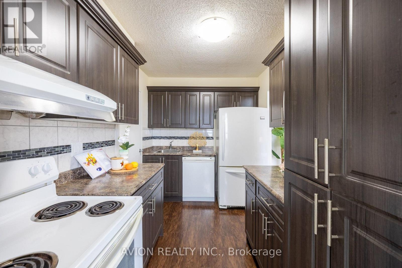 1911- 5 Parkway Forest Drive, Toronto, ON photo 11