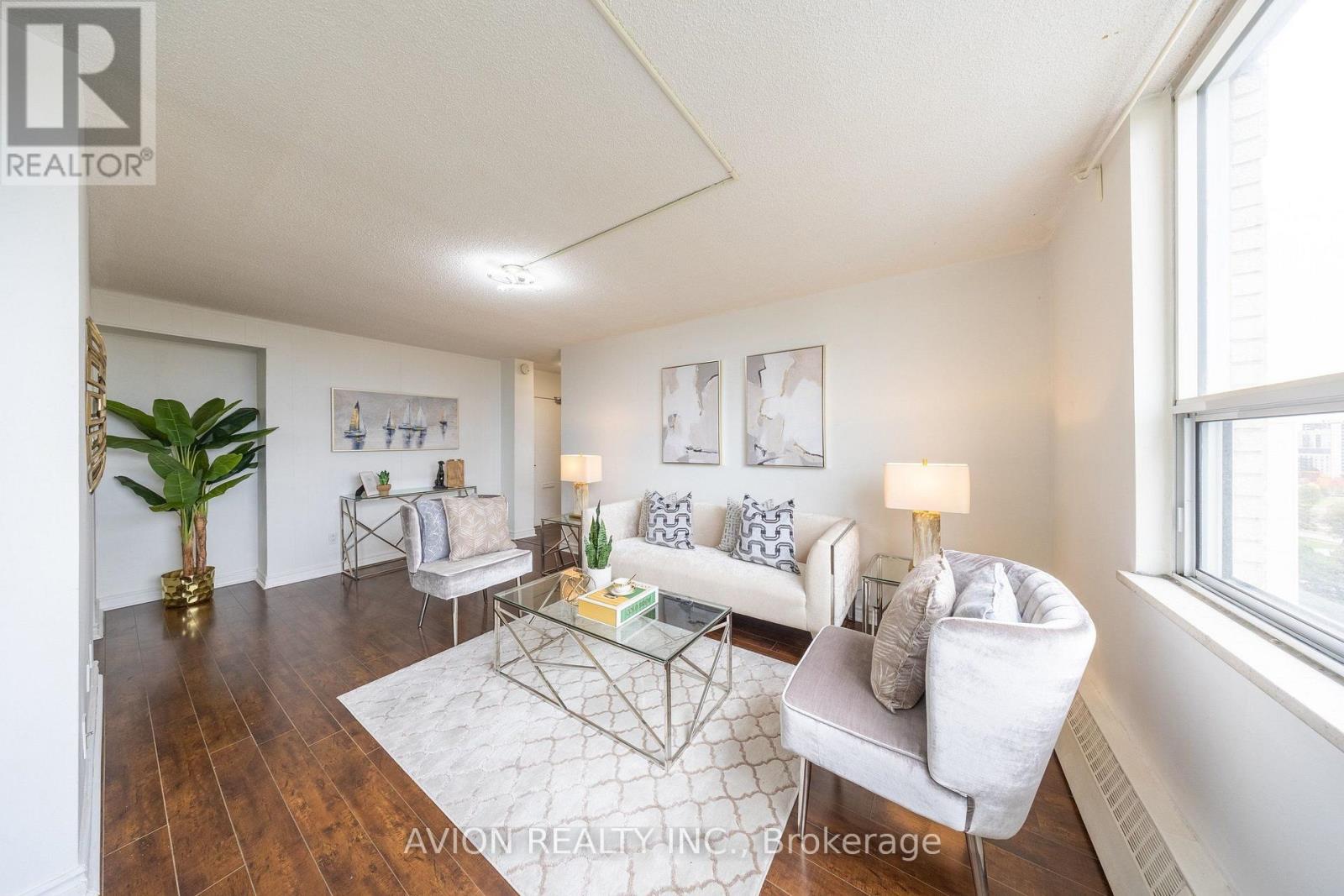 1911- 5 Parkway Forest Drive, Toronto, ON photo 3