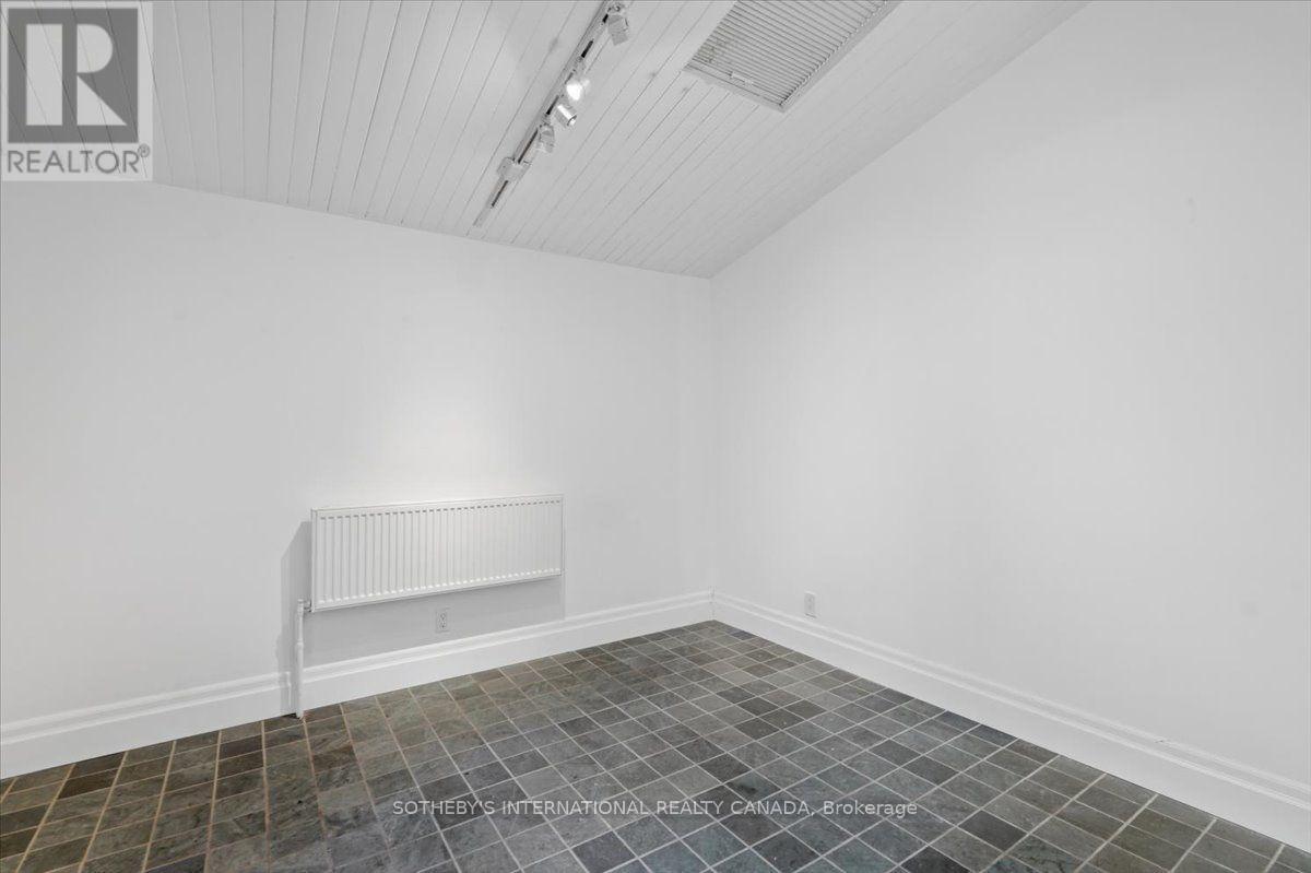 33 Rose Avenue — photo 11