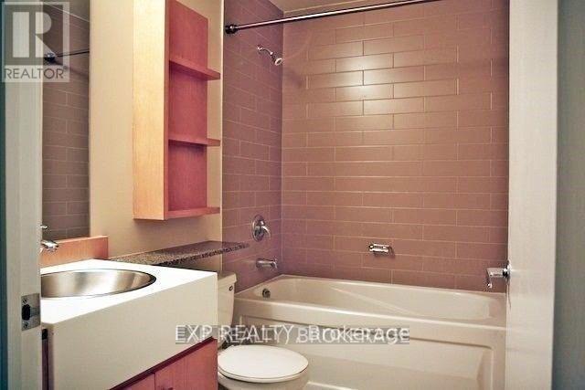 9 Spadina Avenue — photo 5