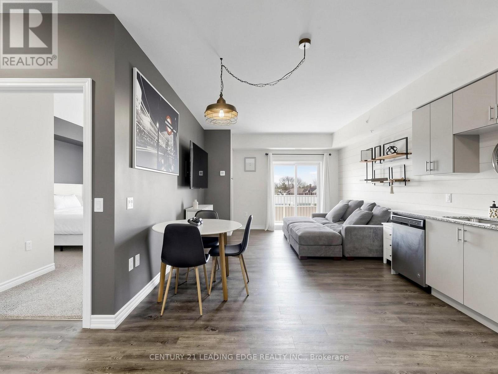 415- 290 Liberty Street North, Clarington, ON photo 9