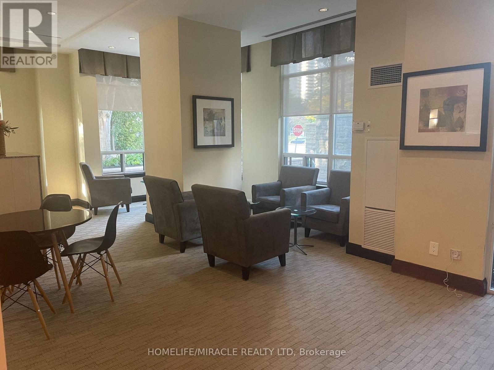 3504 Hurontario Street — photo 17