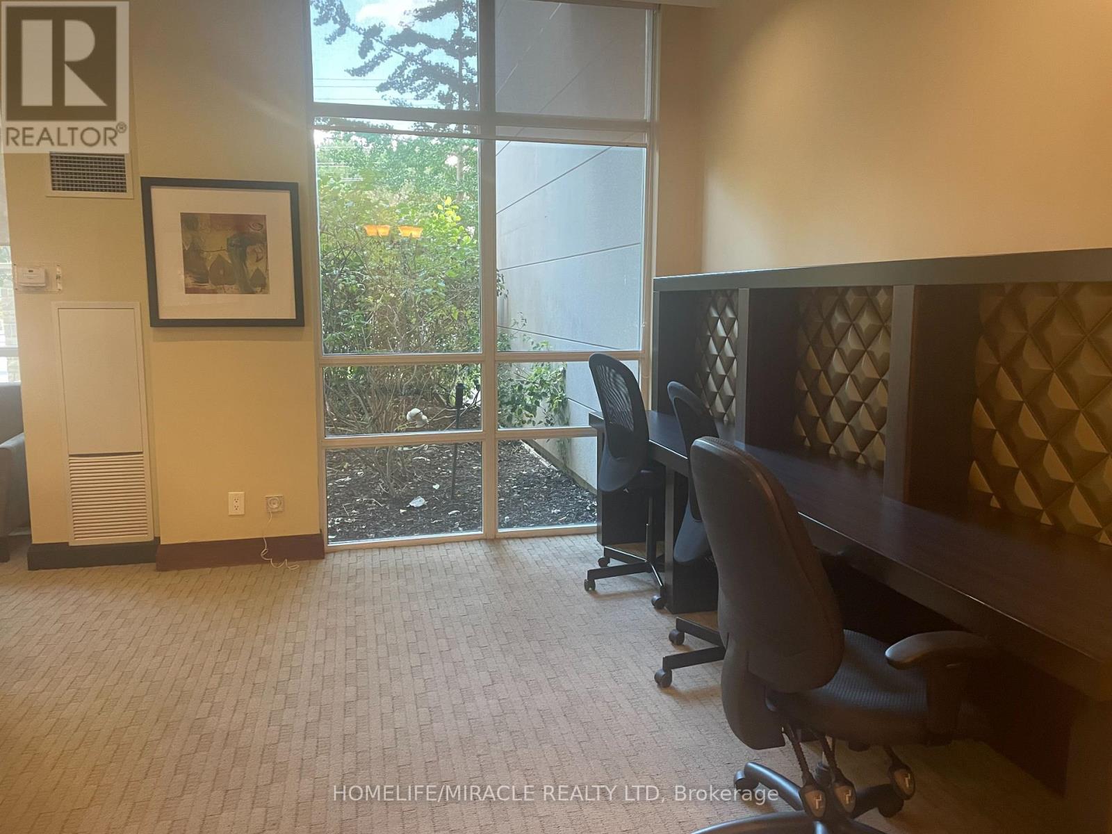 3504 Hurontario Street — photo 18