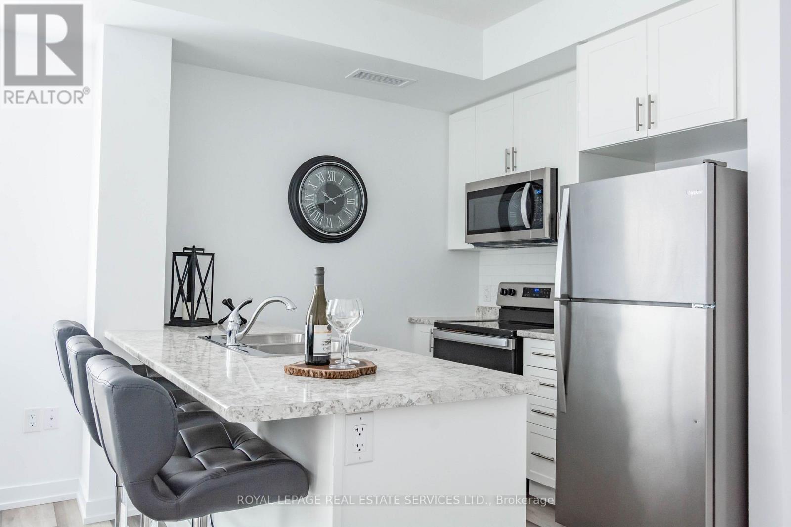 #225 450 DUNDAS STREET E - 10