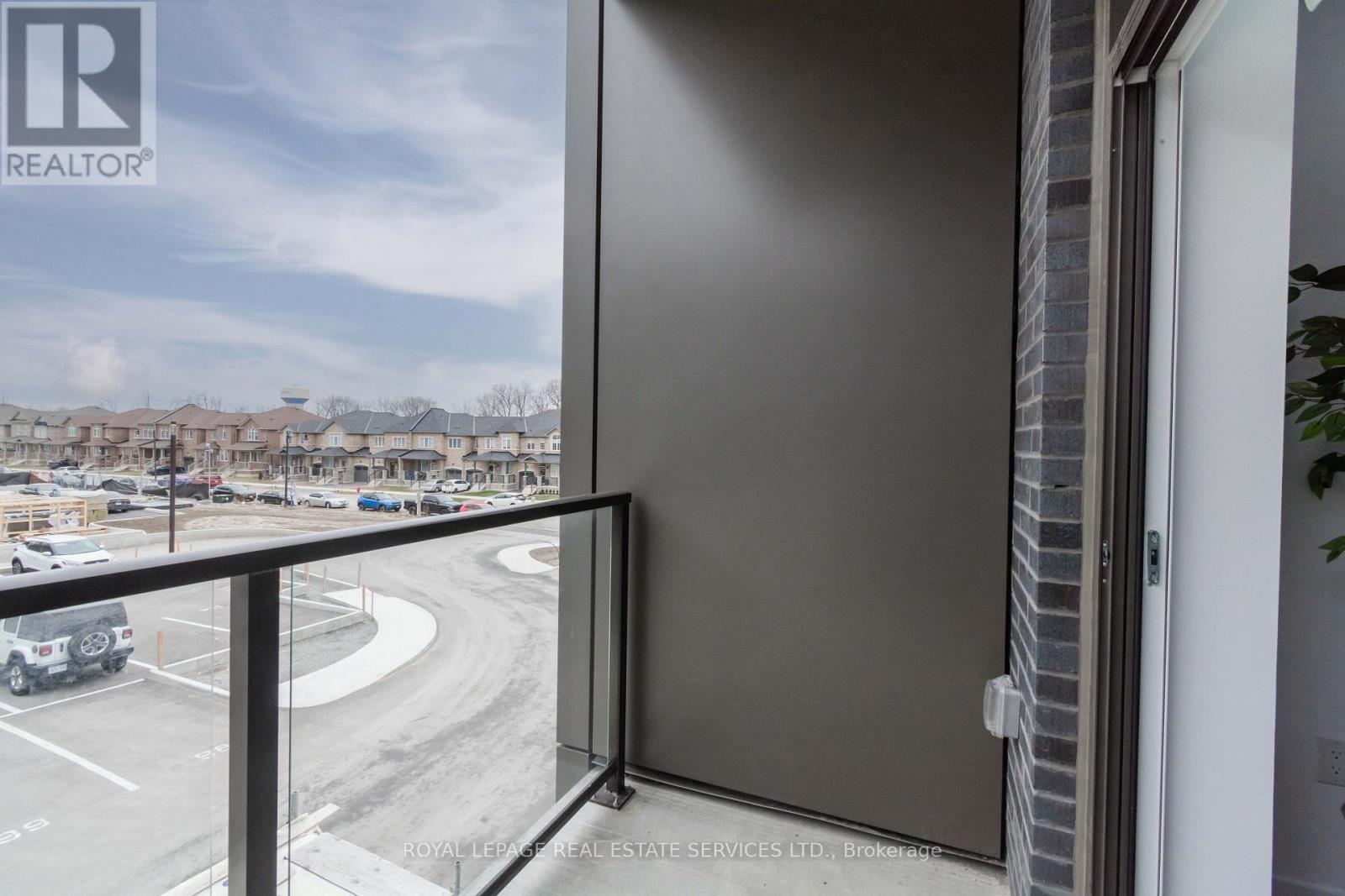 #225 450 DUNDAS STREET E - 23