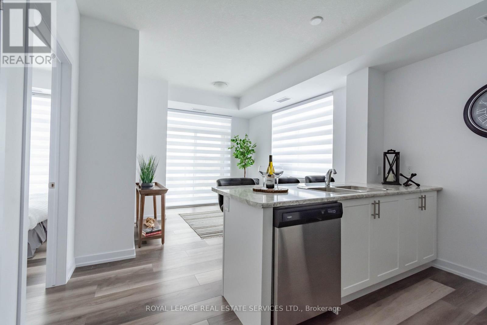 #225 450 DUNDAS STREET E - 7
