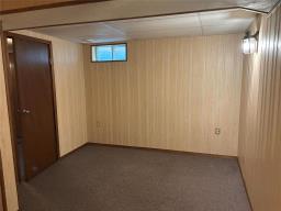 942 Summerside Avenue, Winnipeg, MB R3T3A9 Photo 16