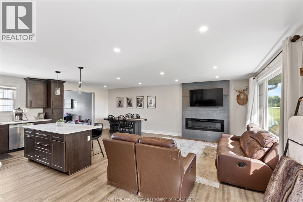 7686 CONCESSION 7 South - 6