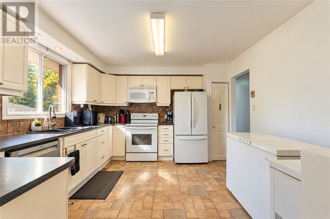 226 McNaughton Avenue - 12