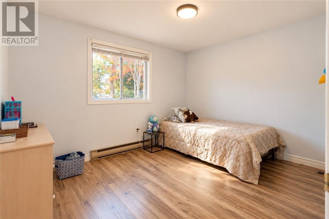 226 McNaughton Avenue - 20