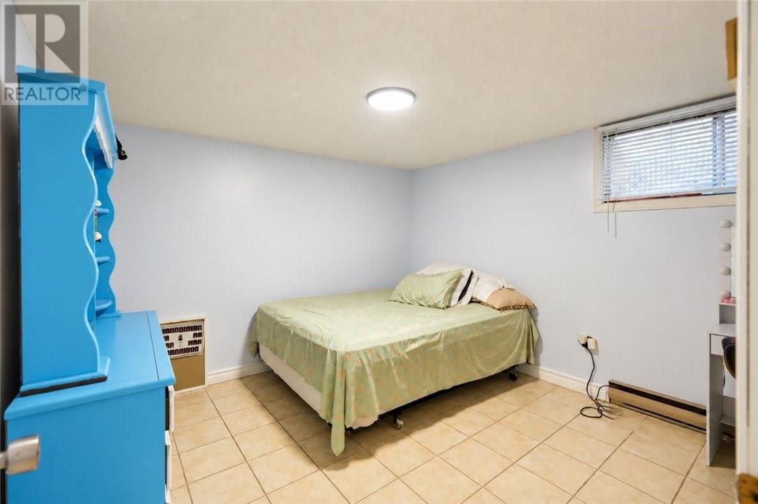 226 McNaughton Avenue - 25
