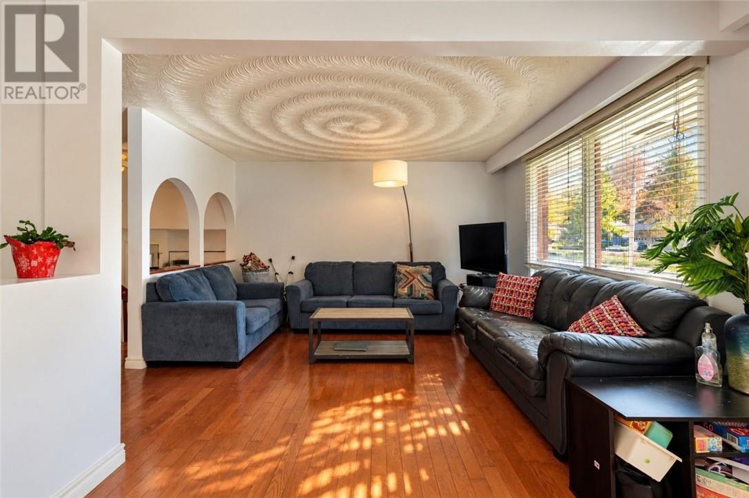 226 McNaughton Avenue - 8