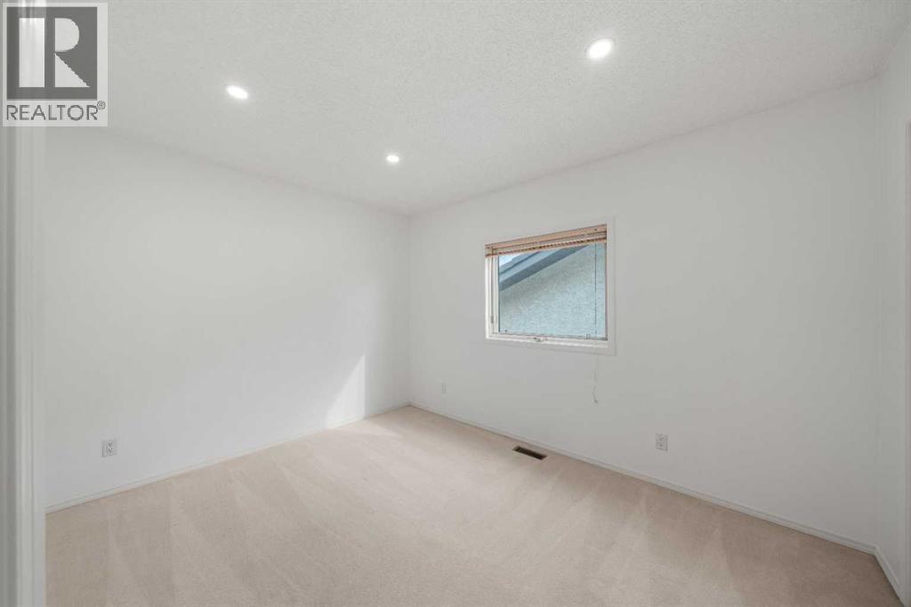 52 West Mitford Crescent, Cochrane