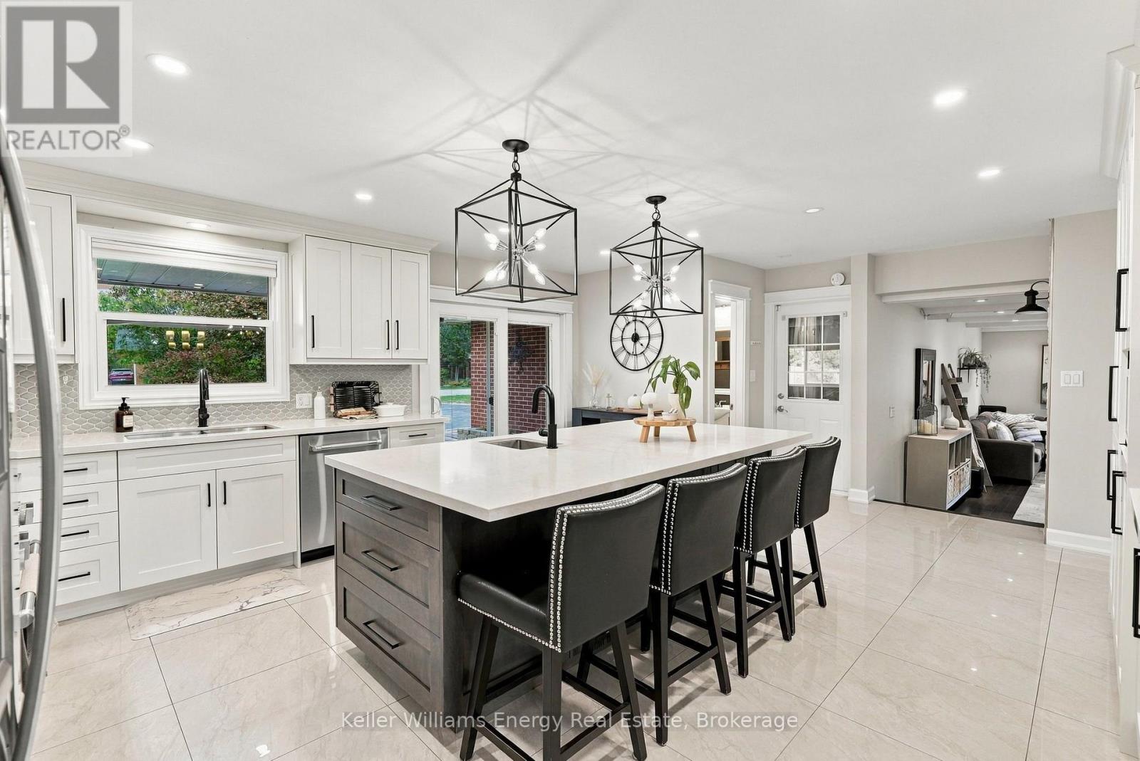 950 SWISS HEIGHTS - 10