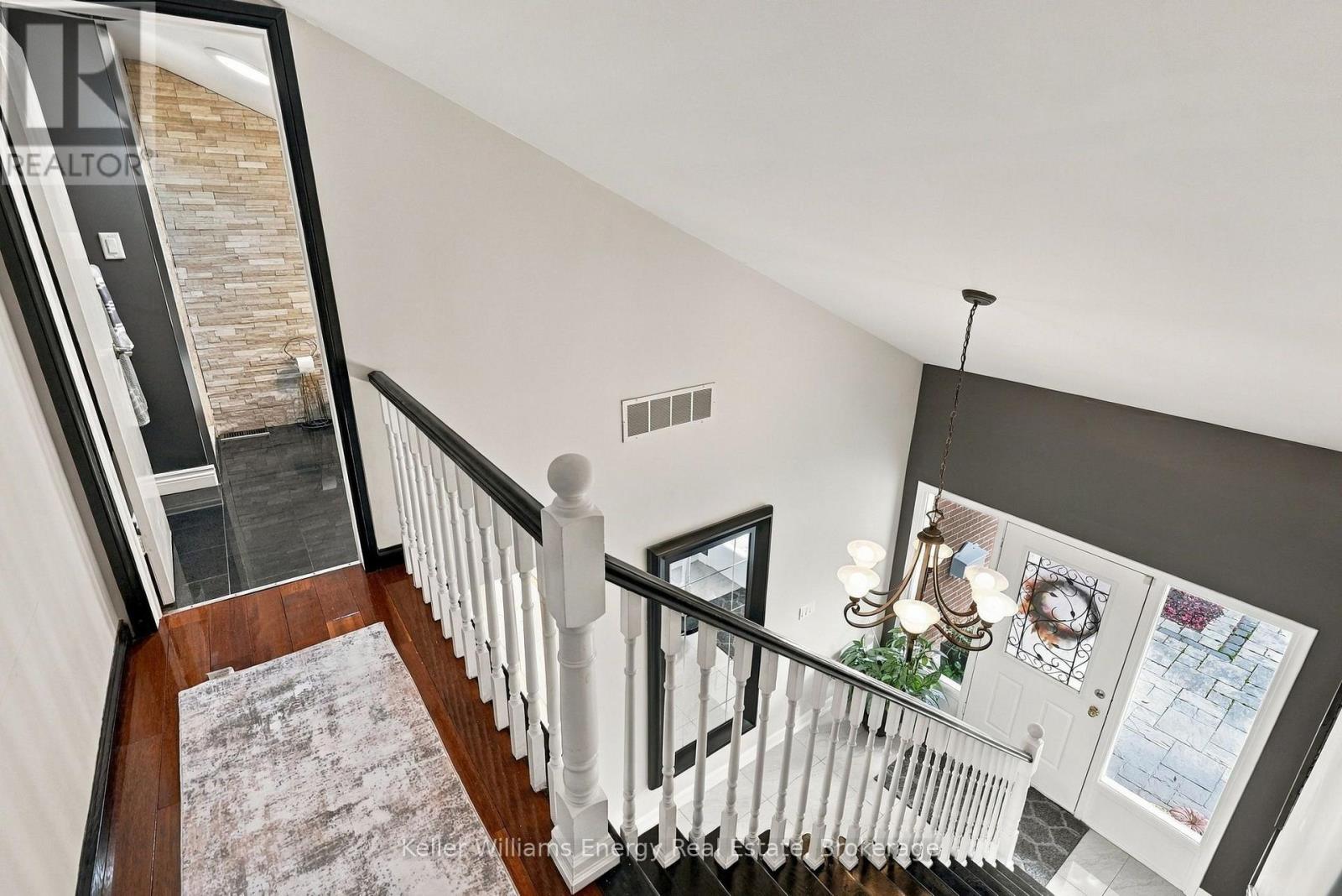 950 SWISS HEIGHTS - 23