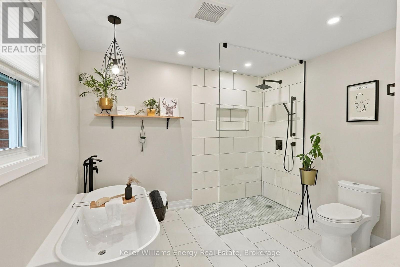 950 Swiss Heights — photo 26