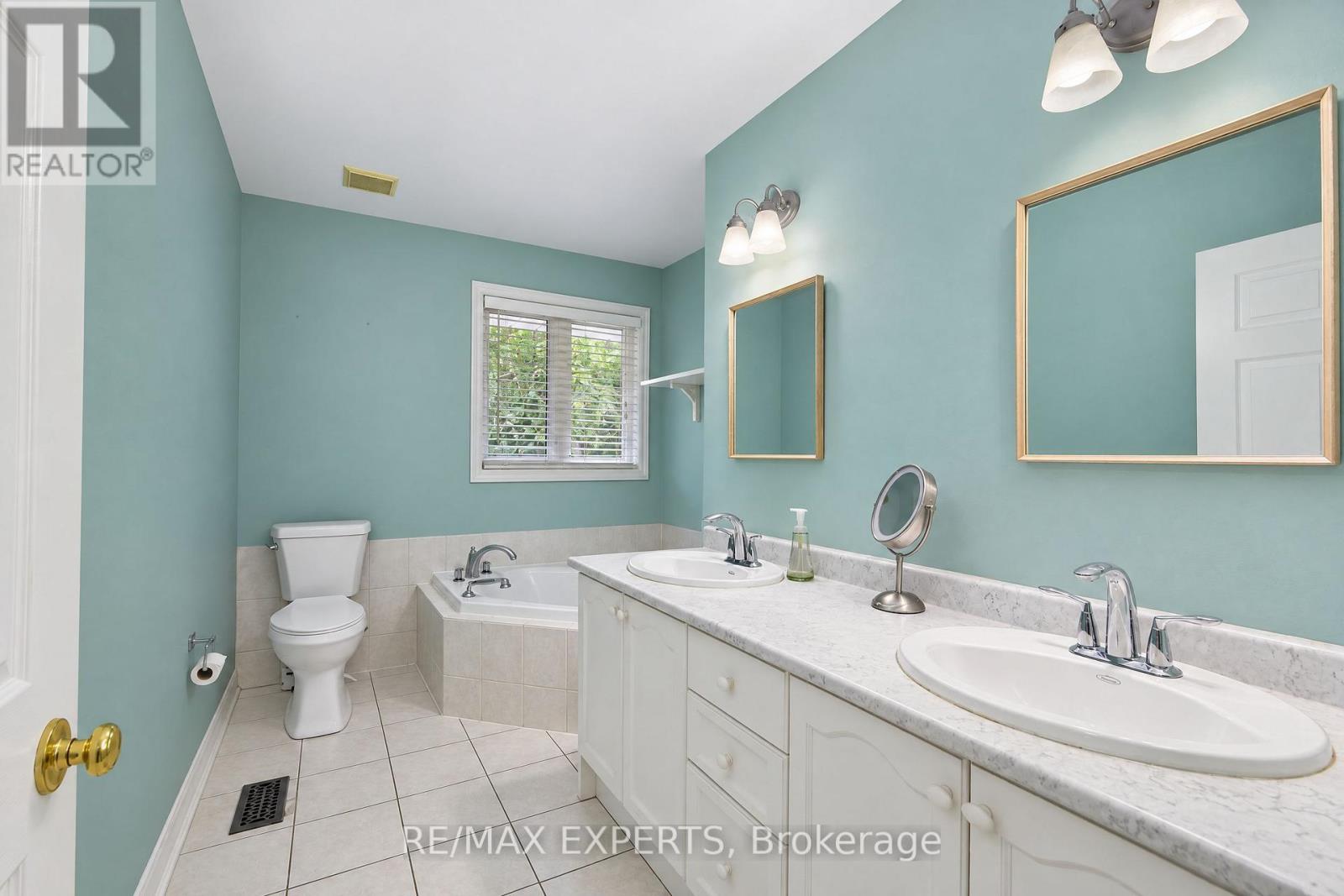 11 Knollside Drive, Richmond Hill, ON photo 20