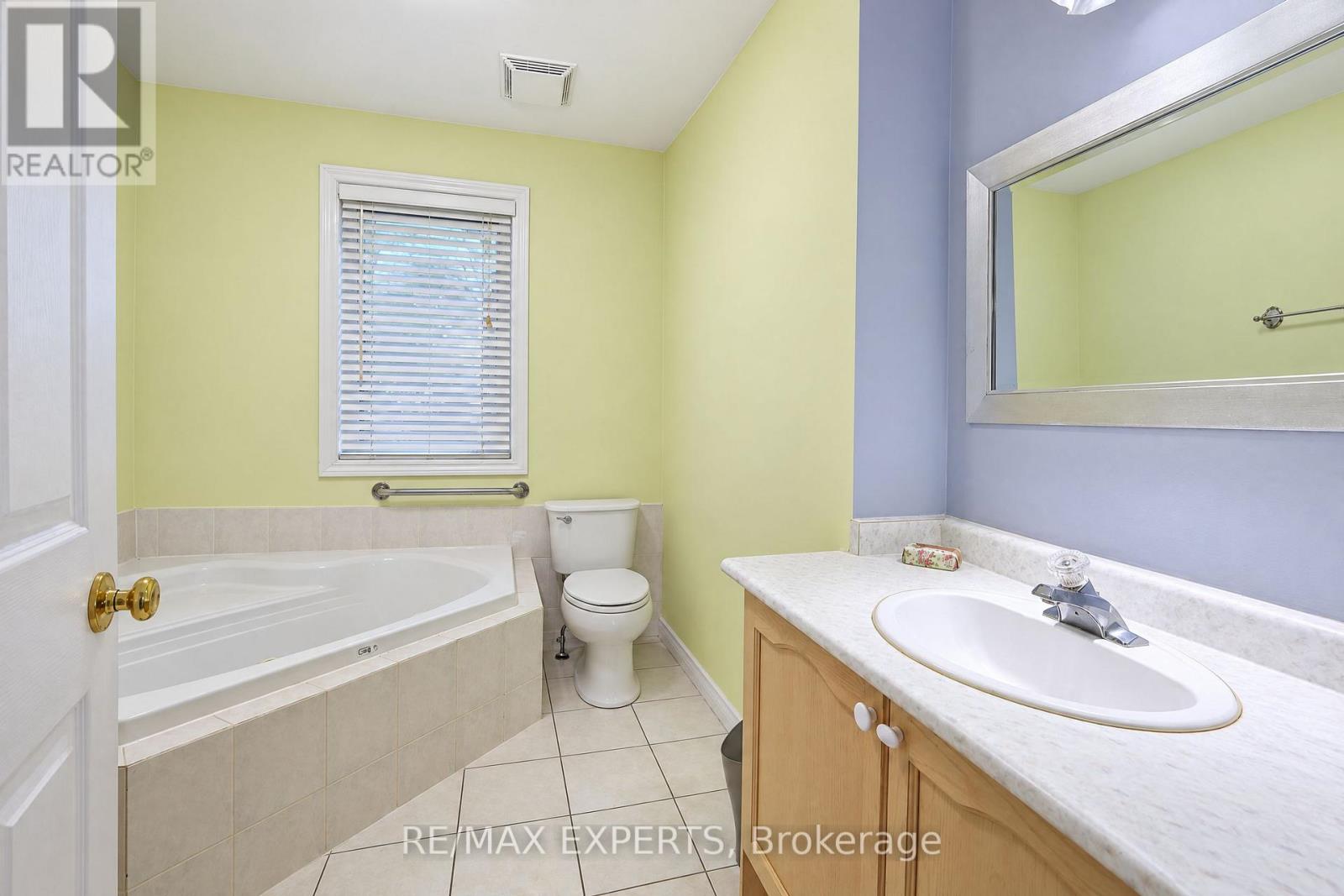 11 Knollside Drive, Richmond Hill, ON photo 16