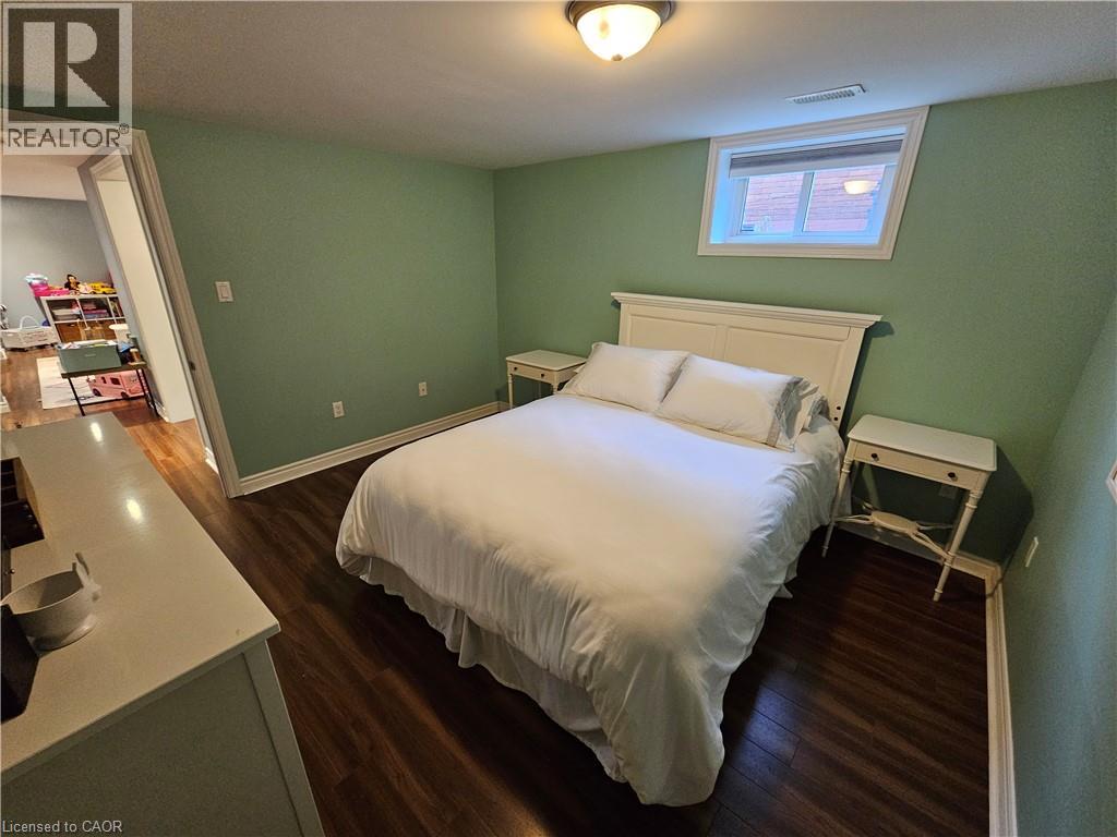 1326 Rosemary Crescent — photo 4