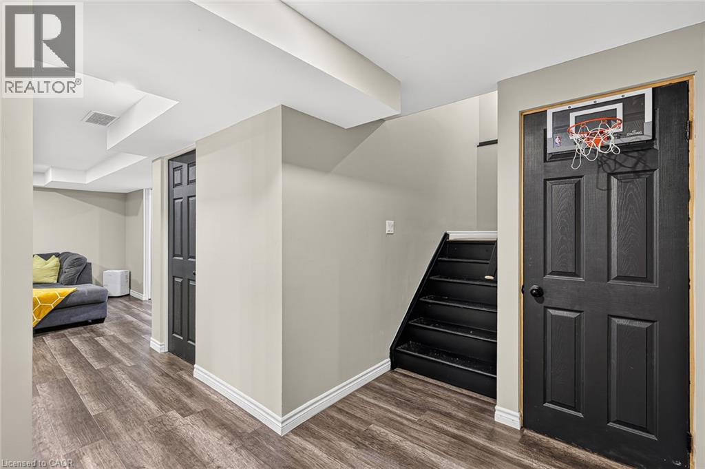 205 S VICTORIA Street S - 32