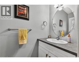 4pc Bathroom - 205 S Victoria Street S, Woodstock, ON N4S3K3 Photo 11
