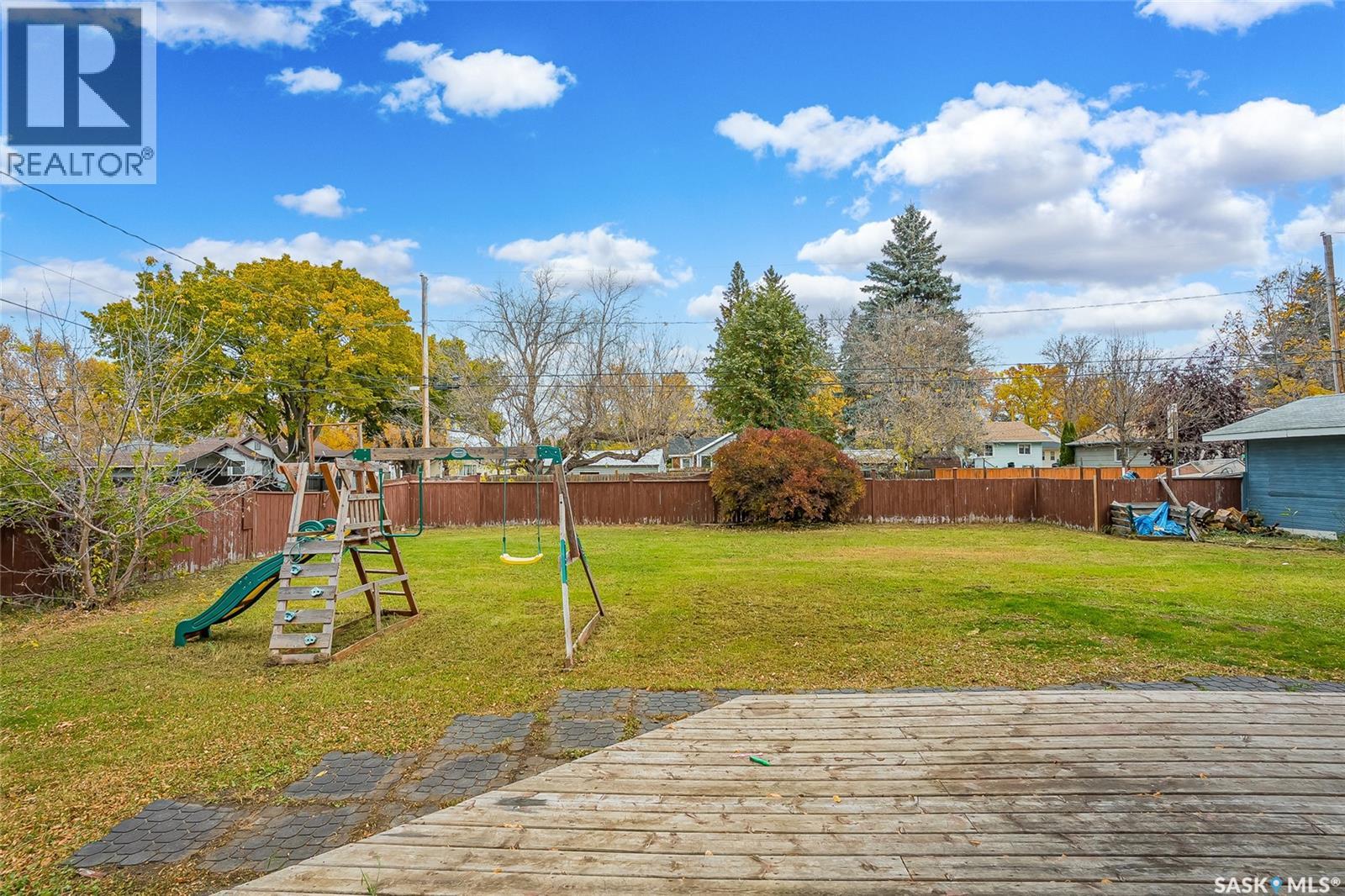 401 2nd STREET E - 40