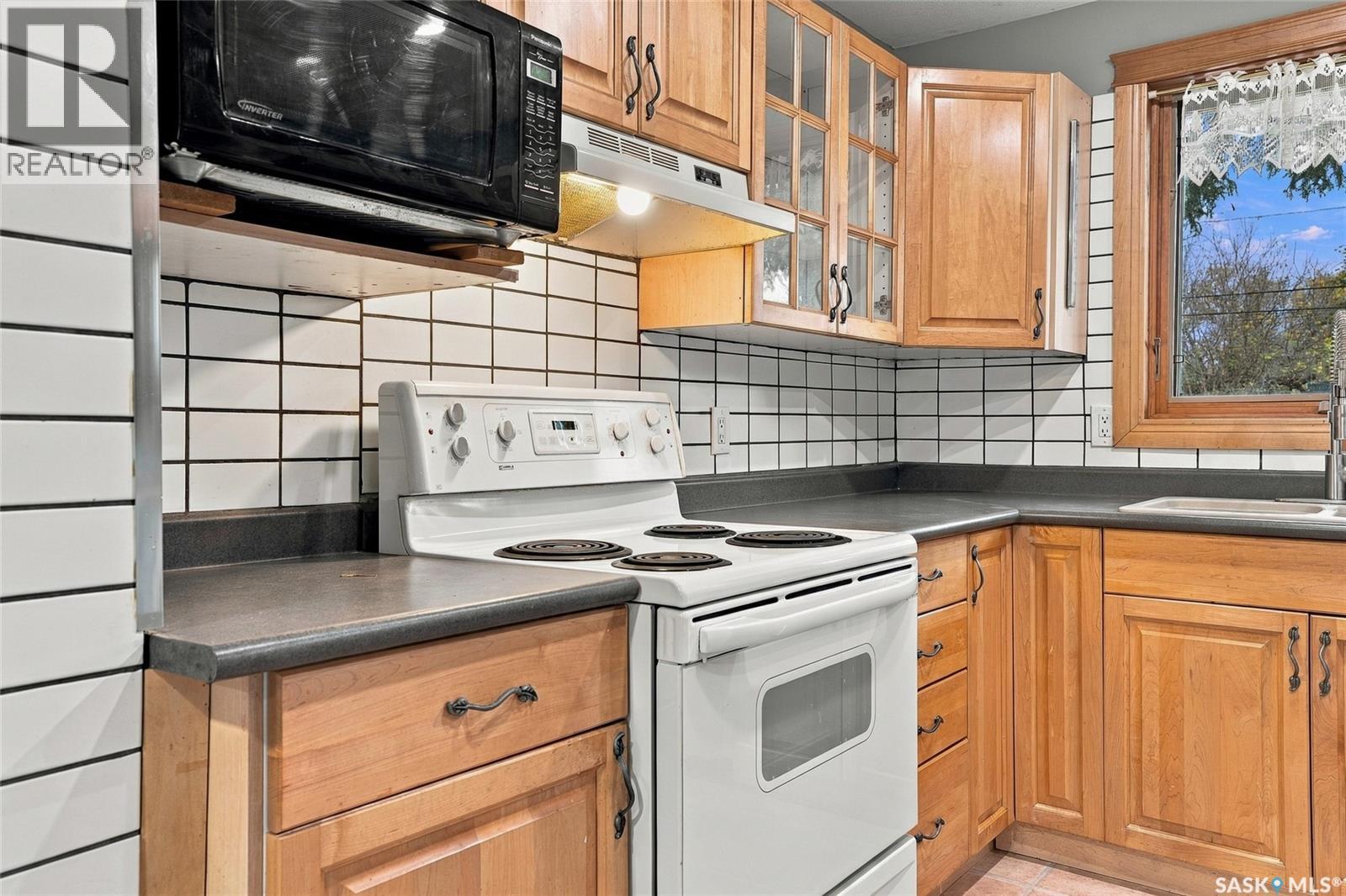 401 2nd STREET E, Langham — photo 5