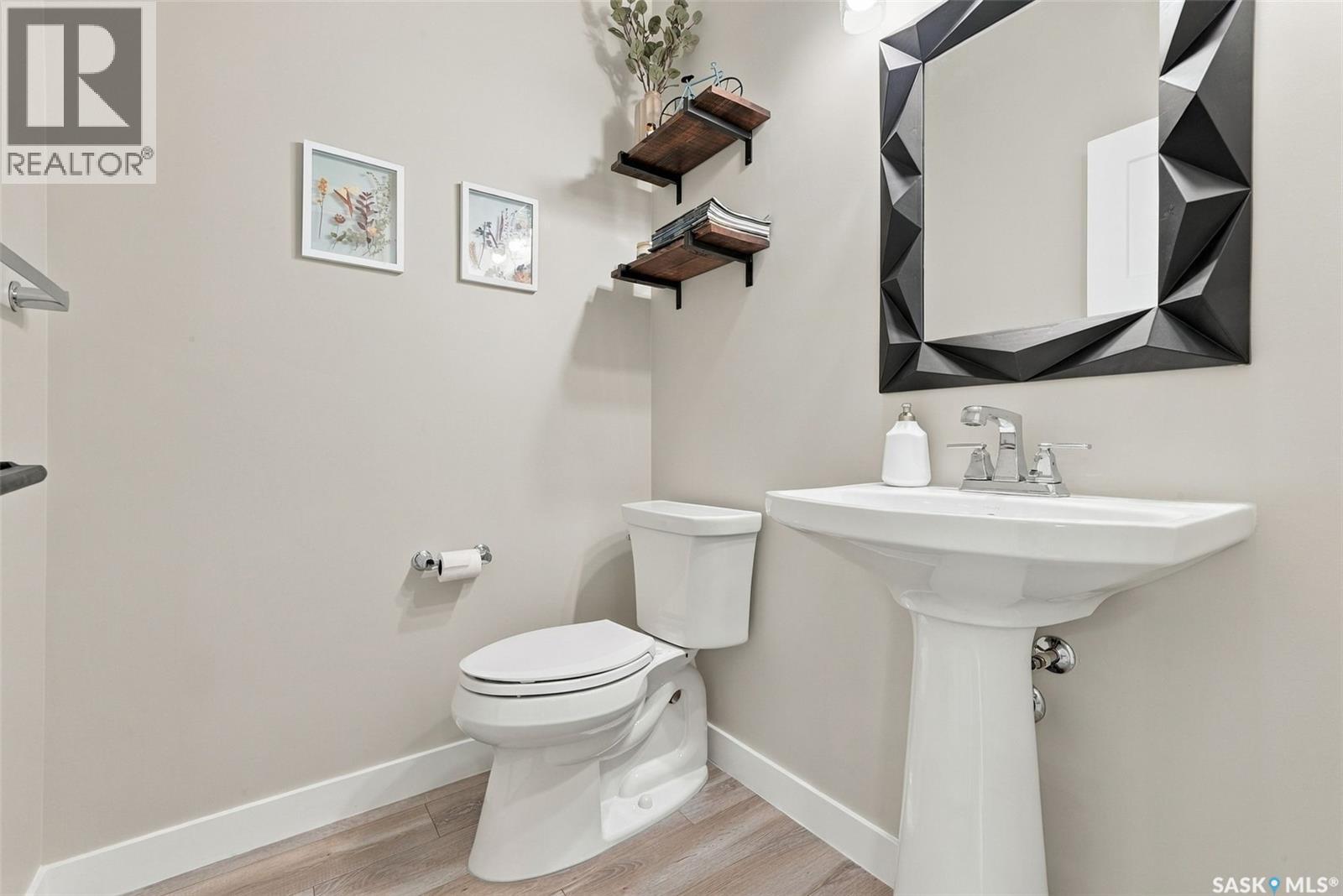 9 Hudson DRIVE, Pilot Butte — photo 17