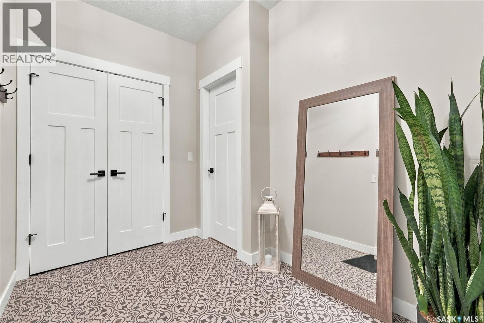 9 Hudson DRIVE, Pilot Butte — photo 18