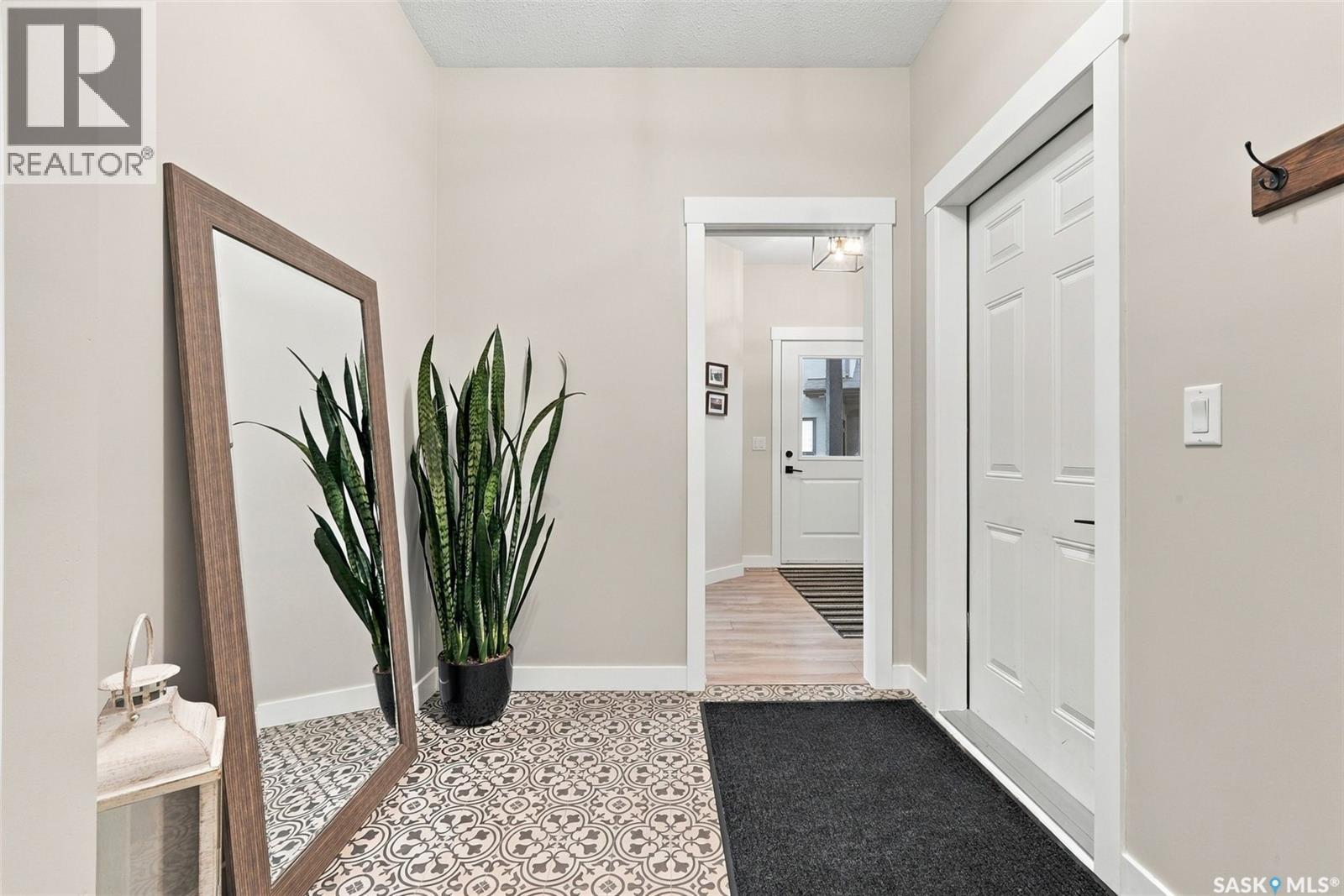 9 Hudson DRIVE, Pilot Butte — photo 19
