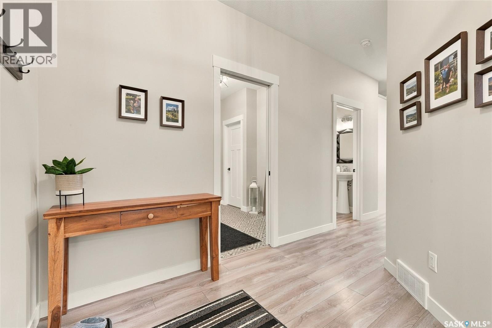 9 Hudson DRIVE, Pilot Butte — photo 3