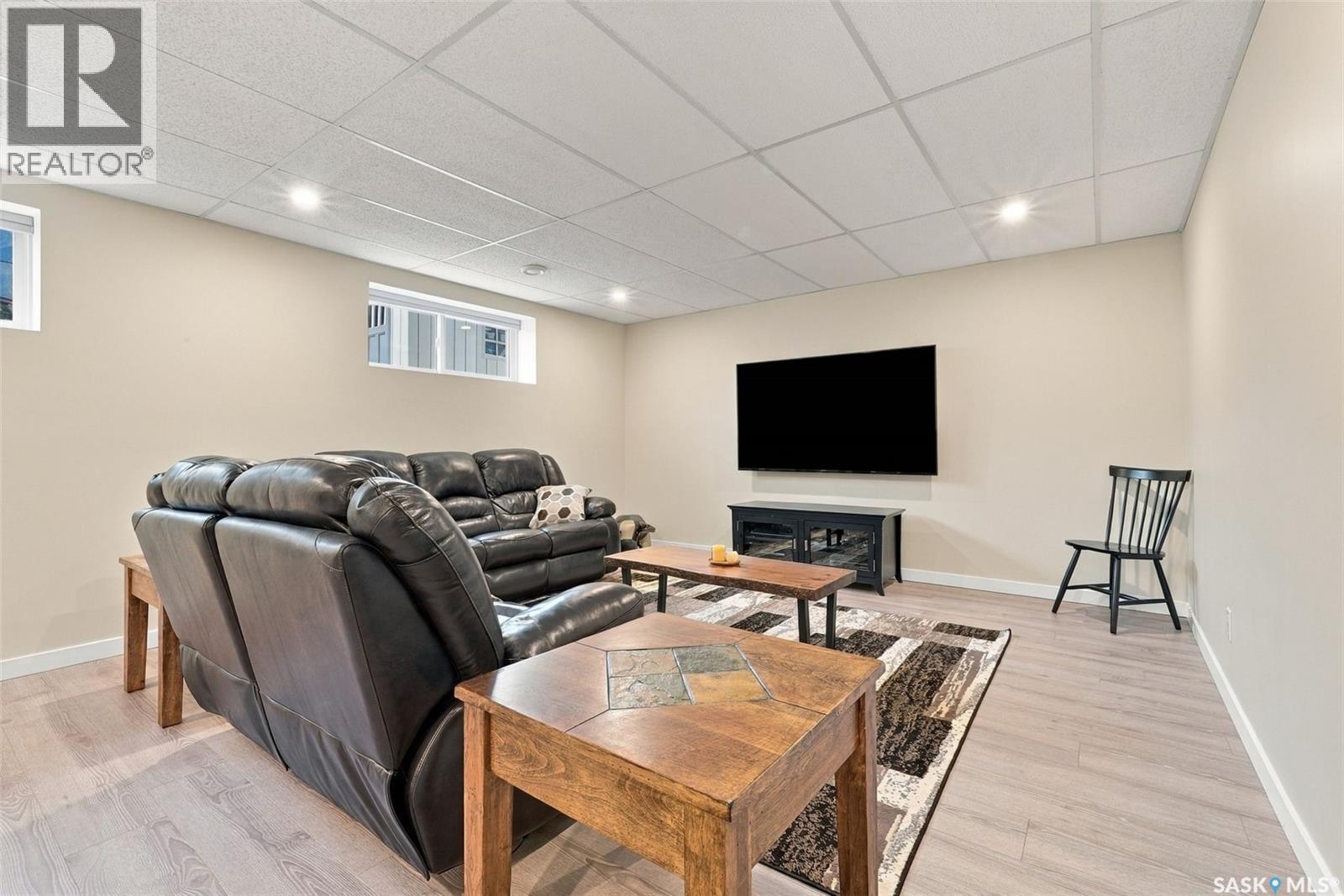 9 Hudson DRIVE, Pilot Butte — photo 32