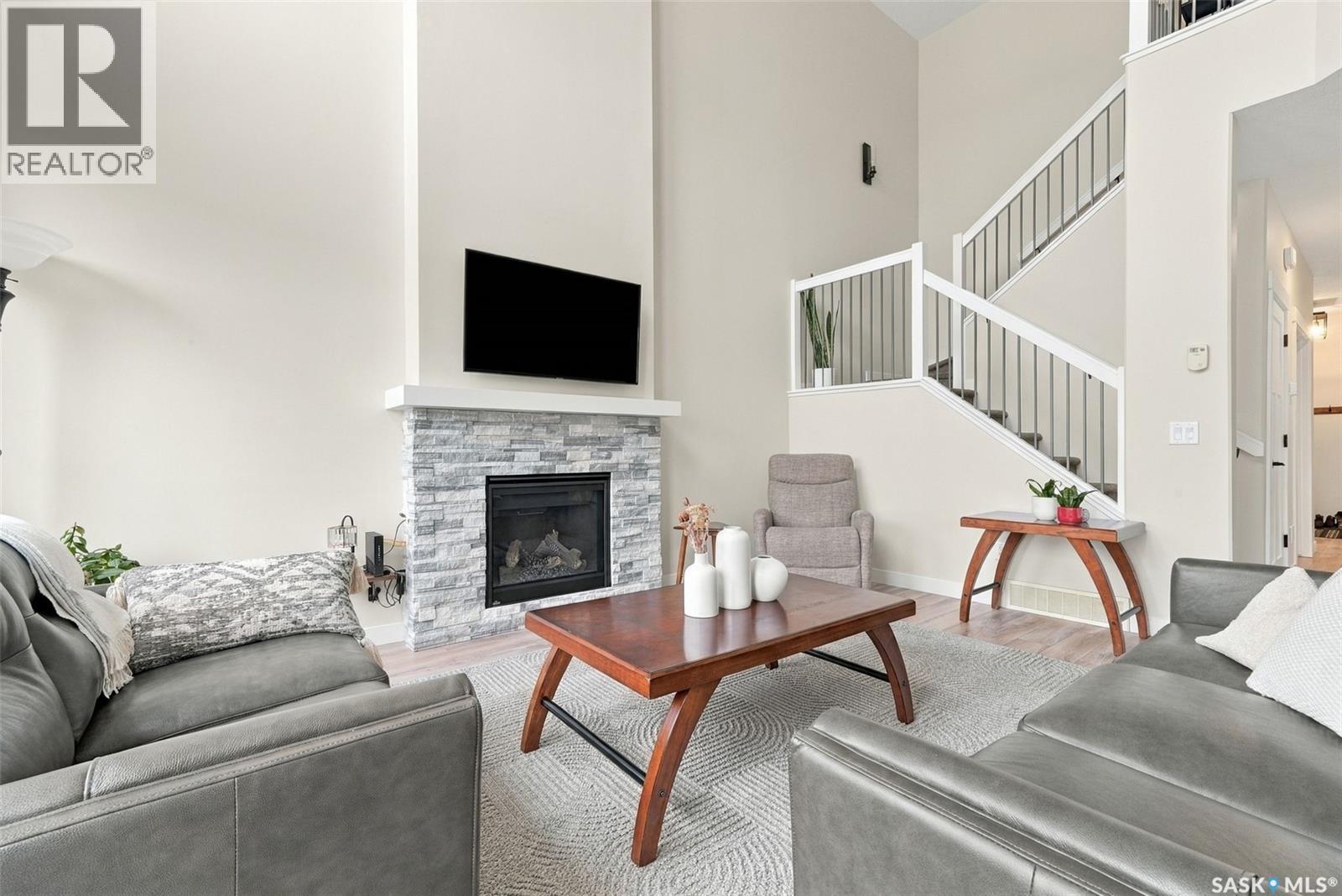9 Hudson DRIVE, Pilot Butte — photo 5