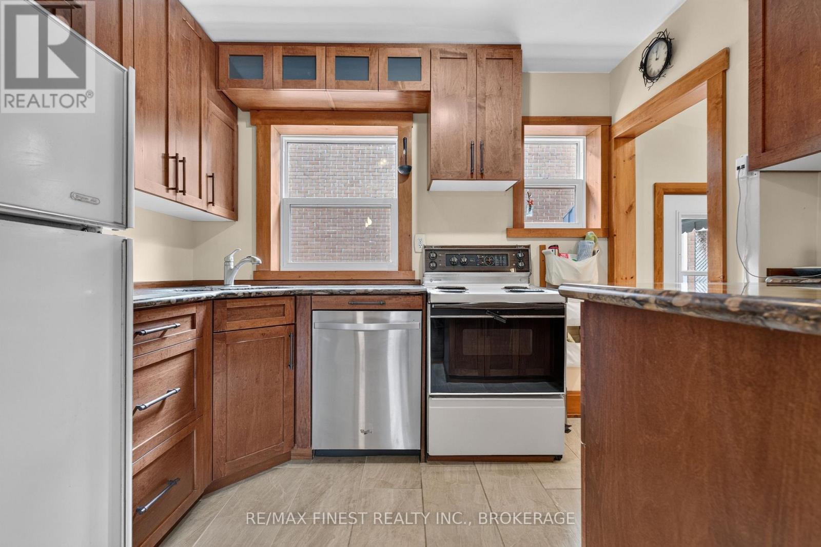 218 Helen Street — photo 14
