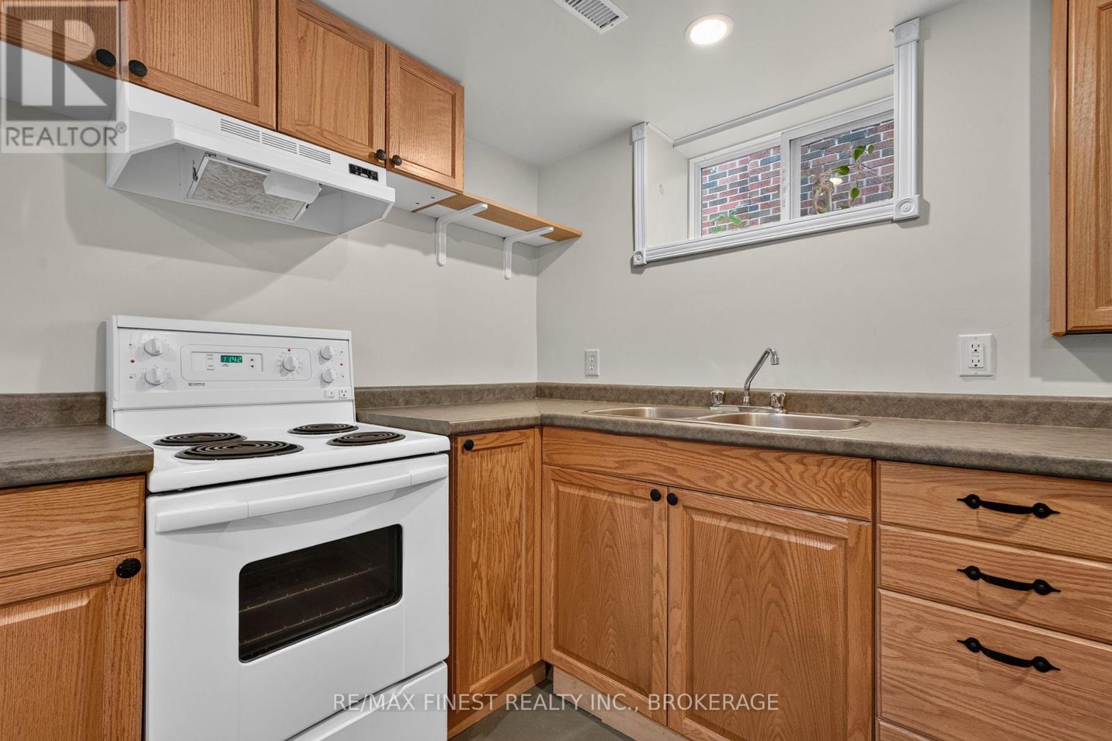 218 Helen Street — photo 27