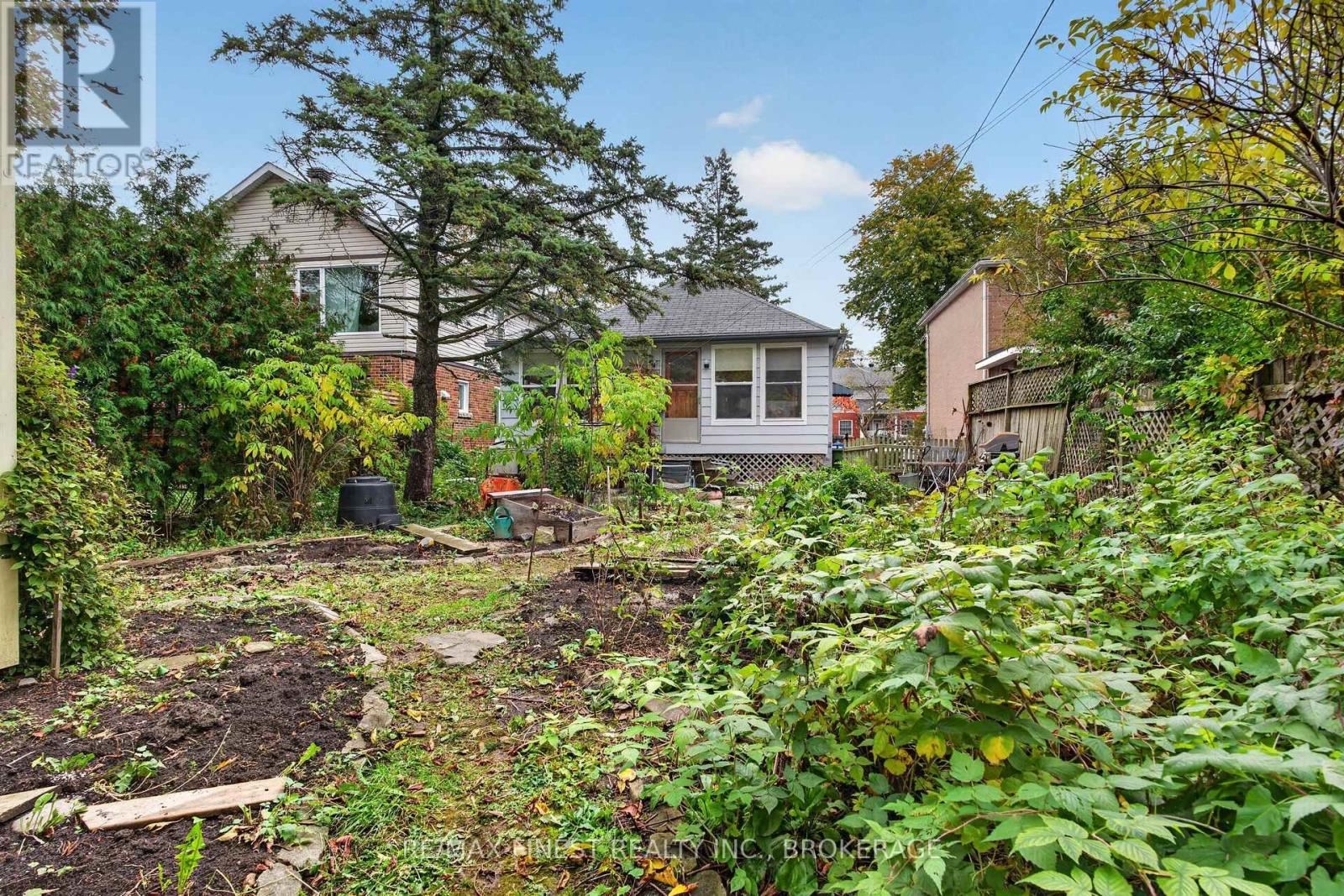 218 Helen Street — photo 34