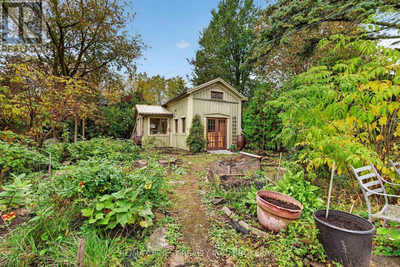 218 Helen Street — photo 36
