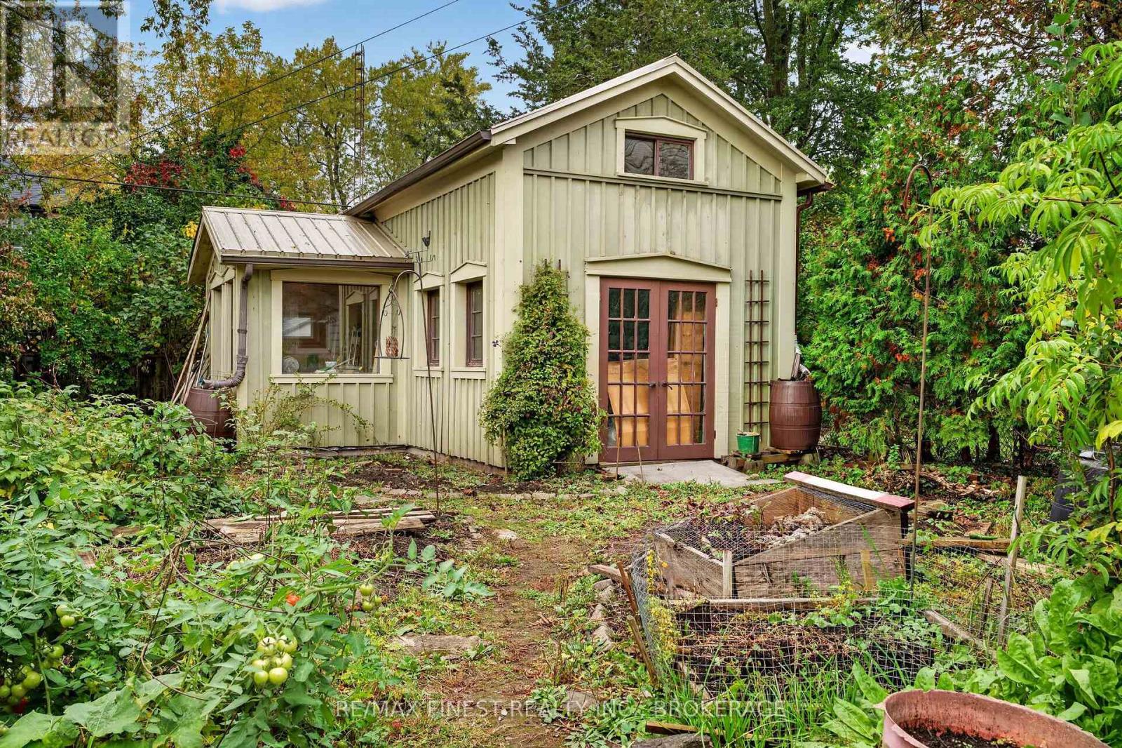 218 Helen Street — photo 37
