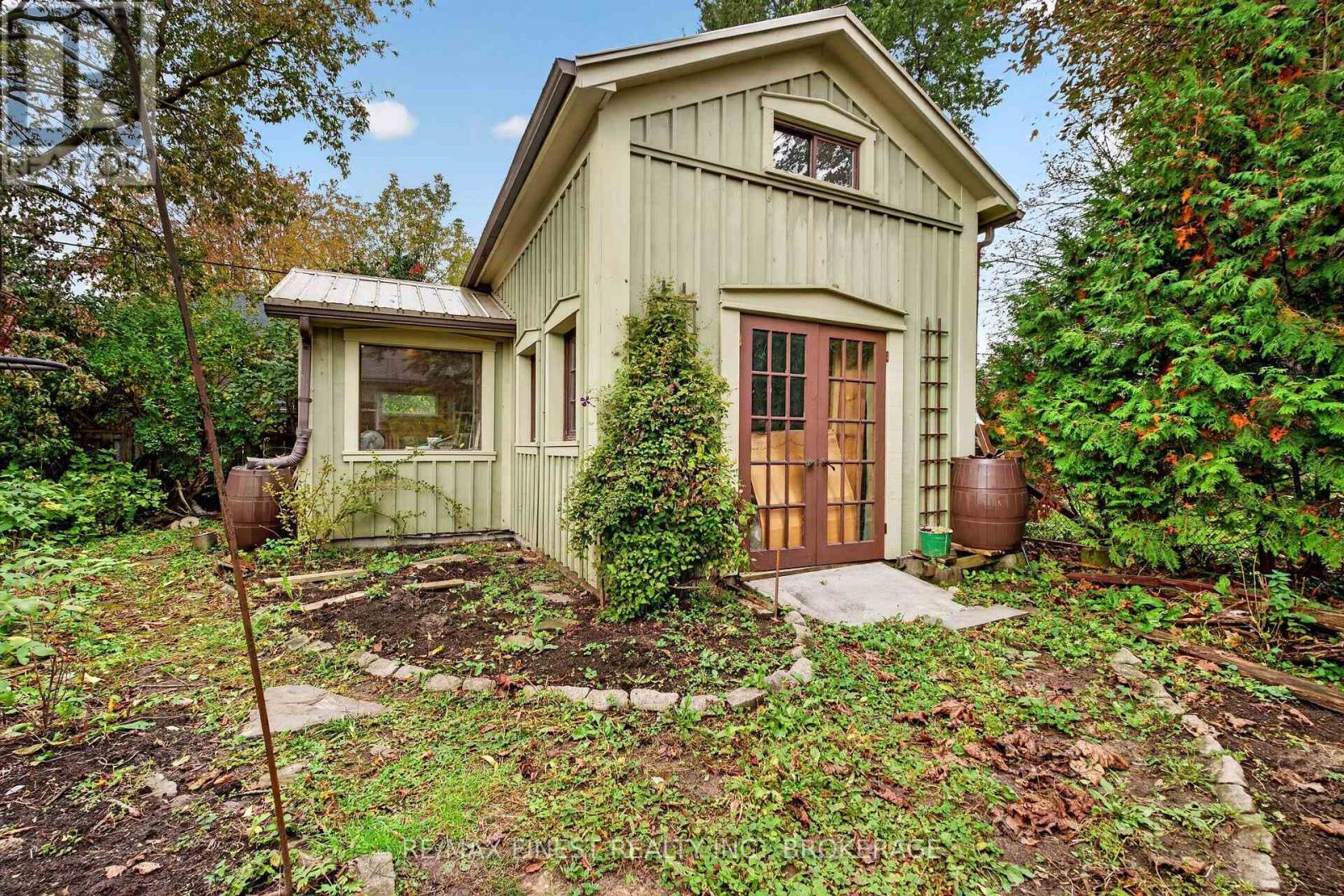 218 Helen Street — photo 38