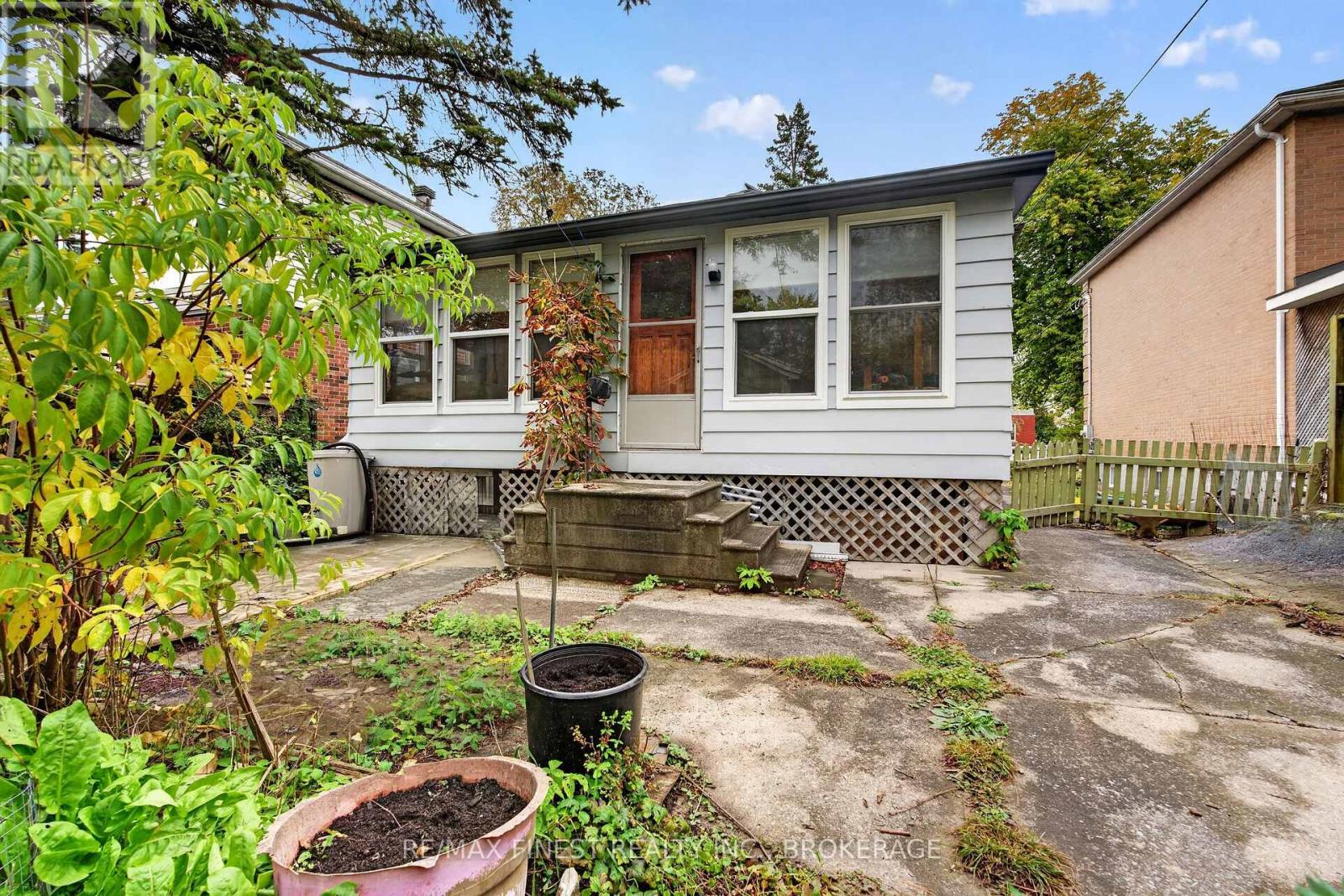 218 Helen Street — photo 42