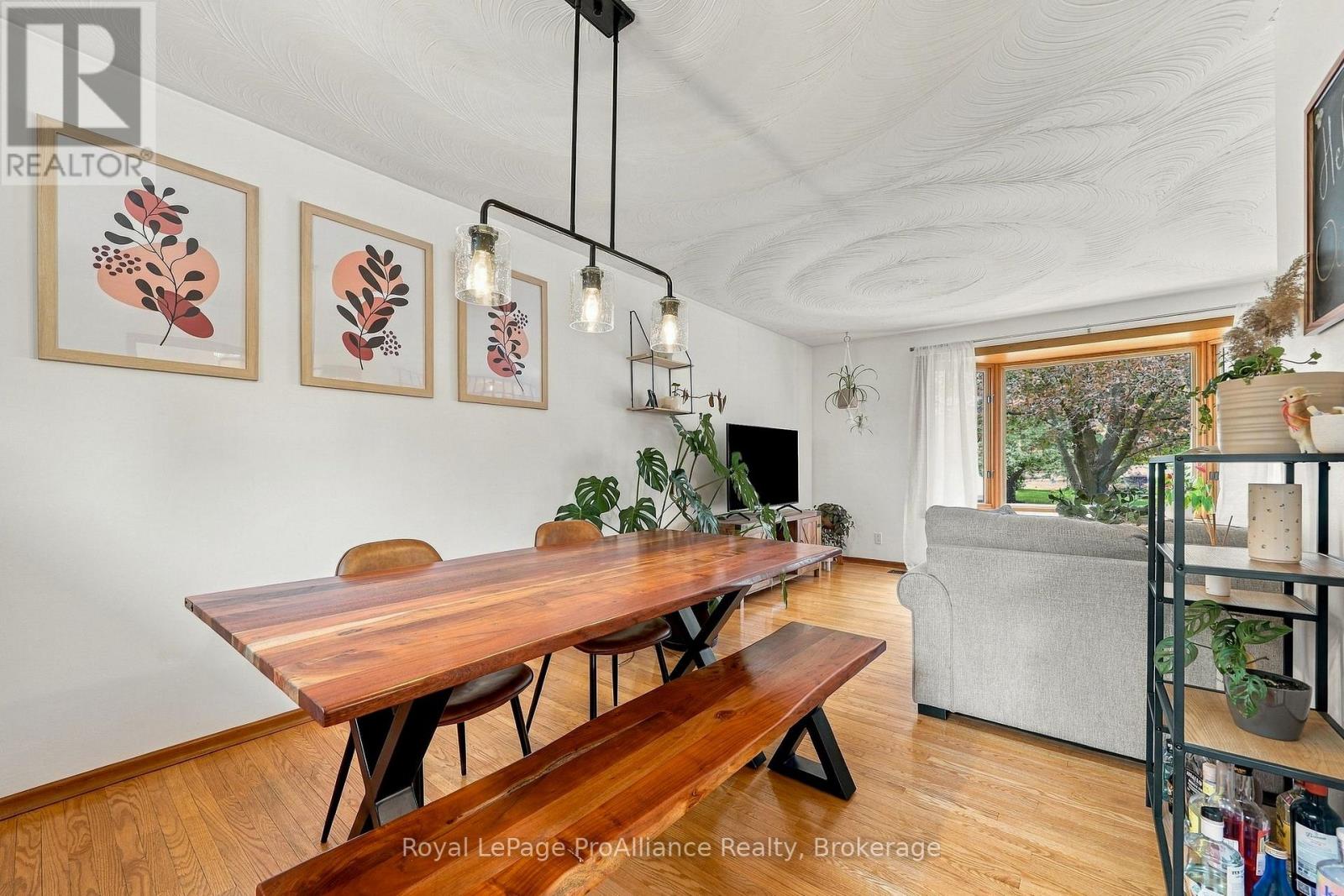 12 THORNCLIFFE DRIVE - 11