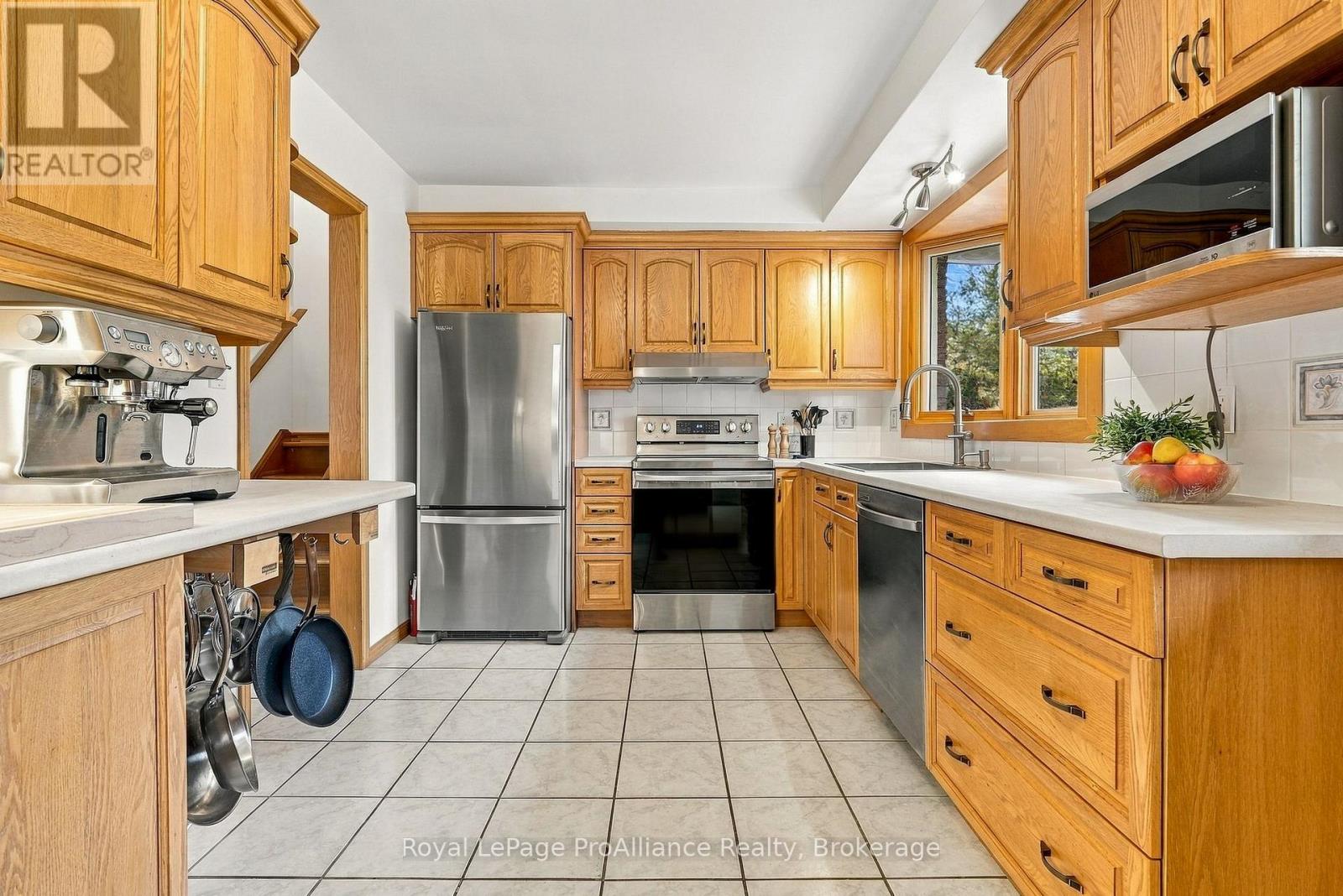 12 THORNCLIFFE DRIVE - 14