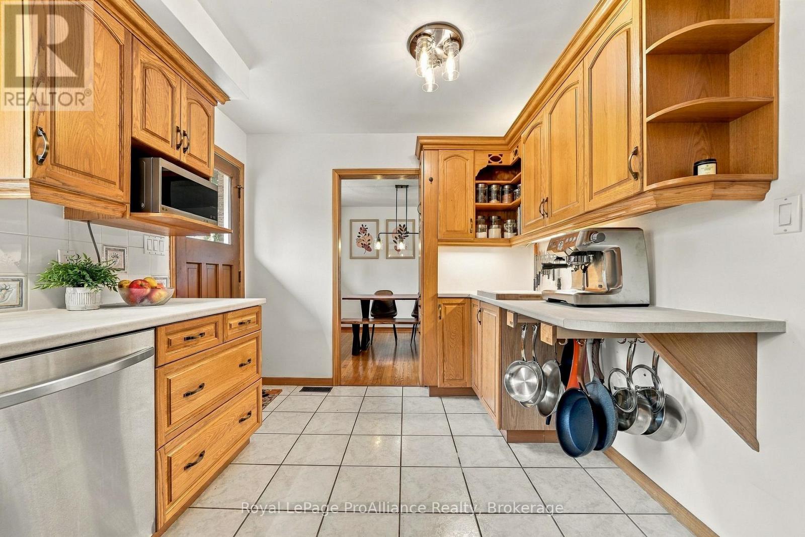 12 Thorncliffe Drive, Belleville, ON photo 15