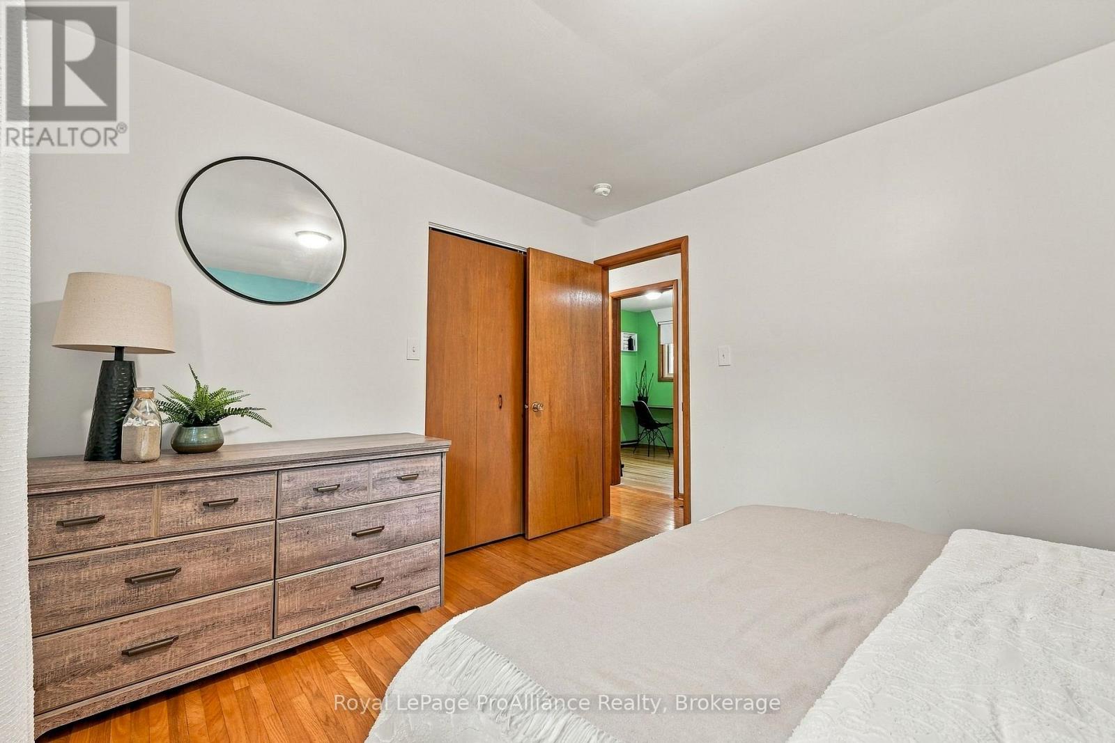 12 THORNCLIFFE DRIVE - 19