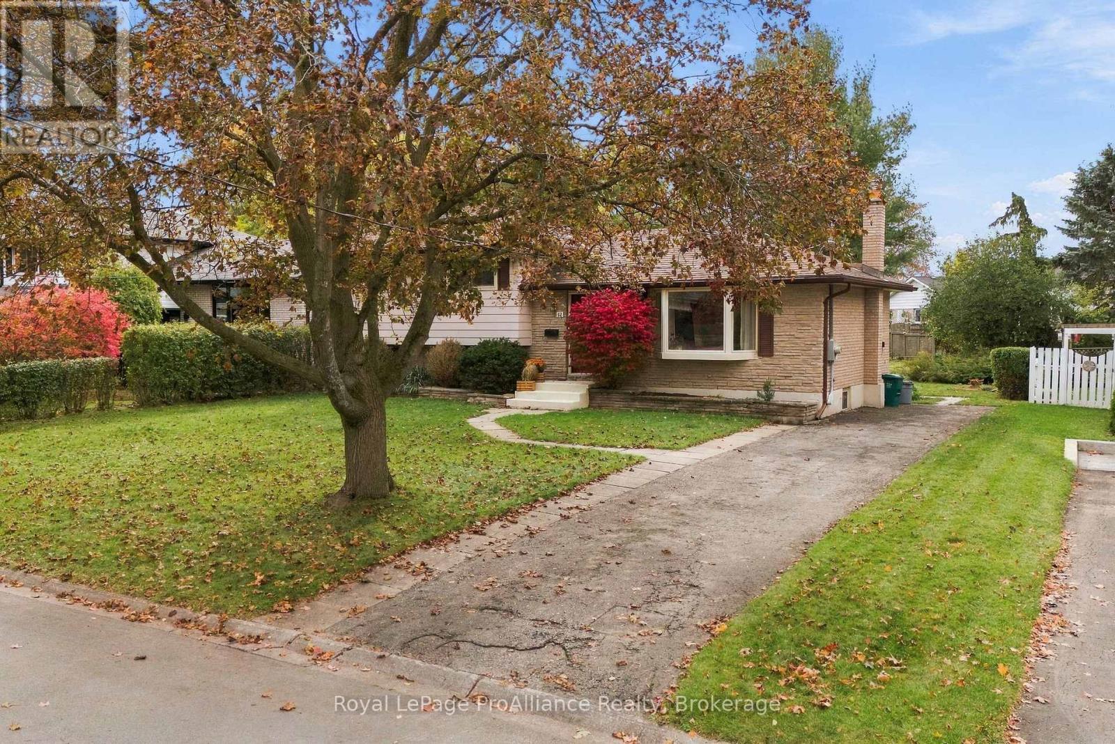 12 Thorncliffe Drive, Belleville, ON photo 2